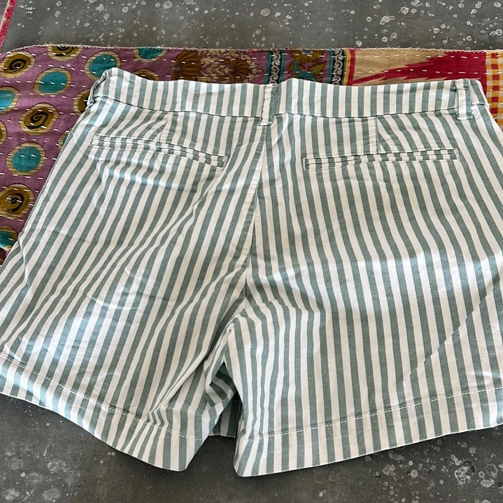Old Navy Shorts size 12. EUC❤️❤️❤️ - Picture 4 of 4